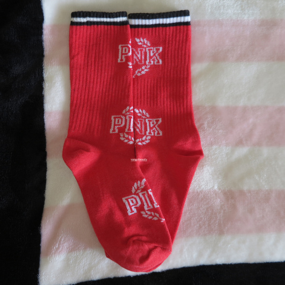Victoria's Secret PINK Crew Socks Red NWT - Picture 6 of 8